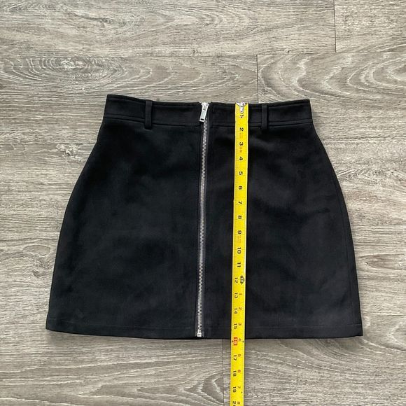 Forever 21 Womens Juniors Faux Suede Mini Skirt Black Zip‎ Up Size Medium - Picture 4 of 5